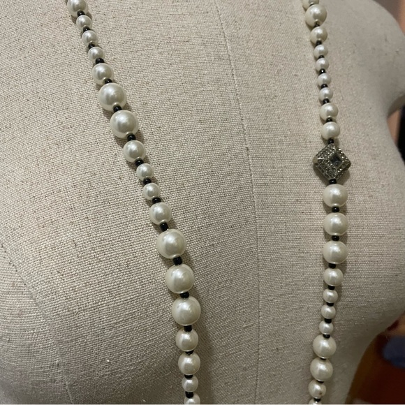 Elegant Hand Crafted White Pearl Necklace - Picture 5 of 6
